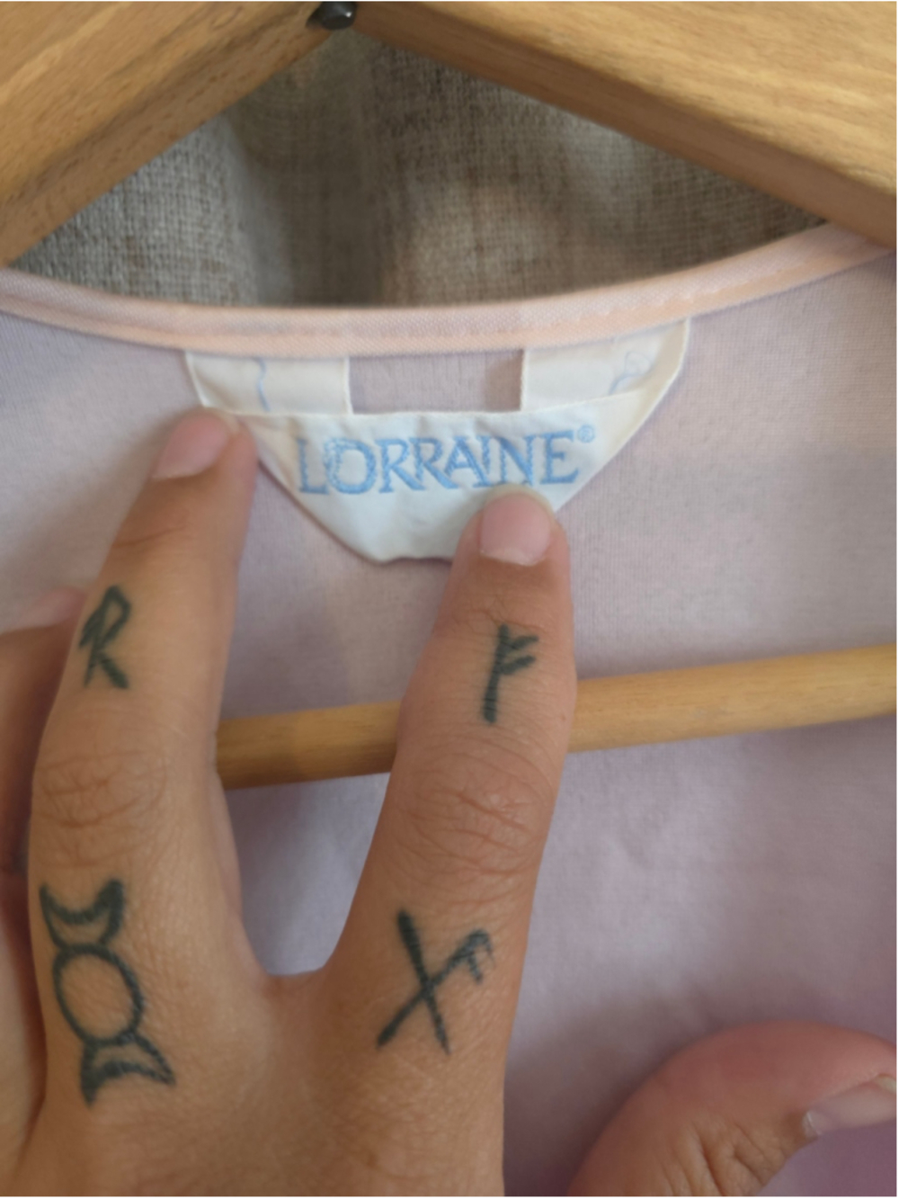 Vintage 80s Lorraine Robe Size S Light Pink Long Sleeve Floral Patch Embroidery - Picture 4 of 15